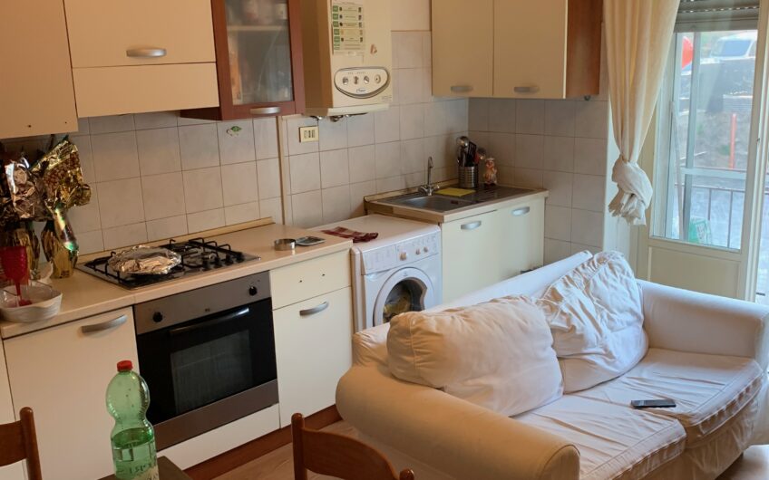 PAVIA VIA OGLIO AFFITTASI AMPIO TRILOCALE CON 2 STANZE SEPARATE EURO 650 MESE SOLO STUDENTI