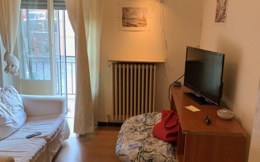 PAVIA VIA OGLIO AFFITTASI AMPIO TRILOCALE CON 2 STANZE SEPARATE EURO 650 MESE SOLO STUDENTI