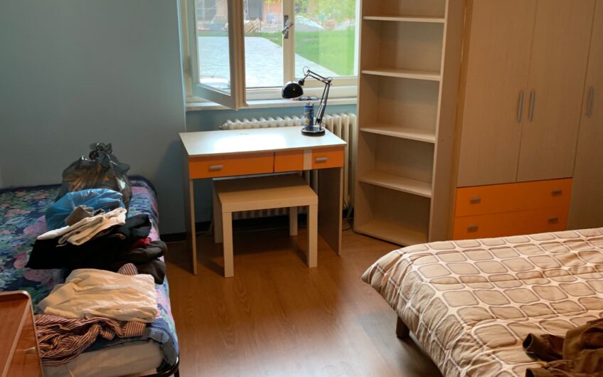 PAVIA VIA OGLIO AFFITTASI AMPIO TRILOCALE CON 2 STANZE SEPARATE EURO 650 MESE SOLO STUDENTI