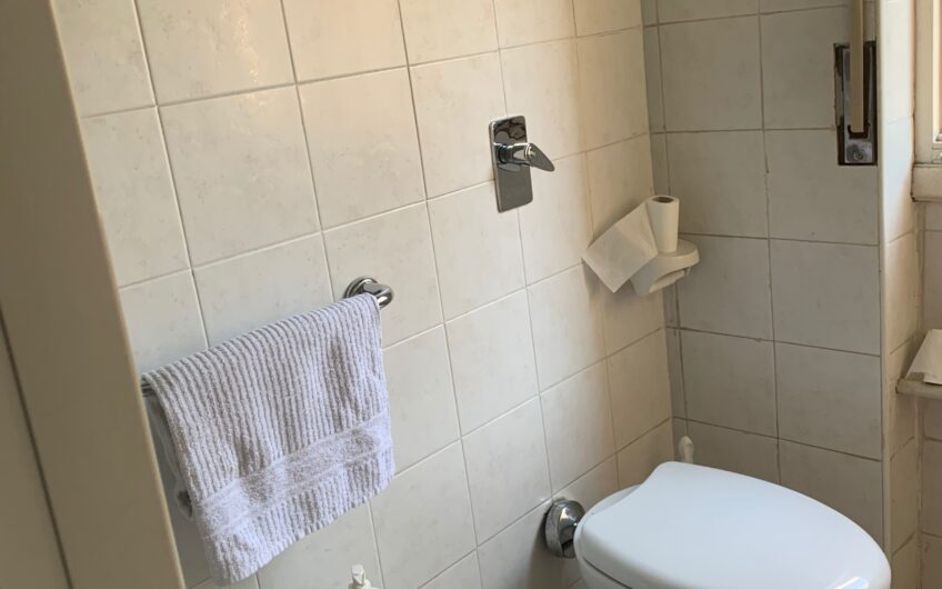 PAVIA VIA OGLIO AFFITTASI AMPIO TRILOCALE CON 2 STANZE SEPARATE EURO 650 MESE SOLO STUDENTI