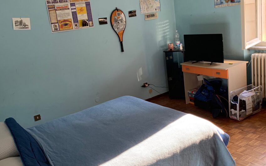 PAVIA VIA OGLIO AFFITTASI AMPIO TRILOCALE CON 2 STANZE SEPARATE EURO 650 MESE SOLO STUDENTI