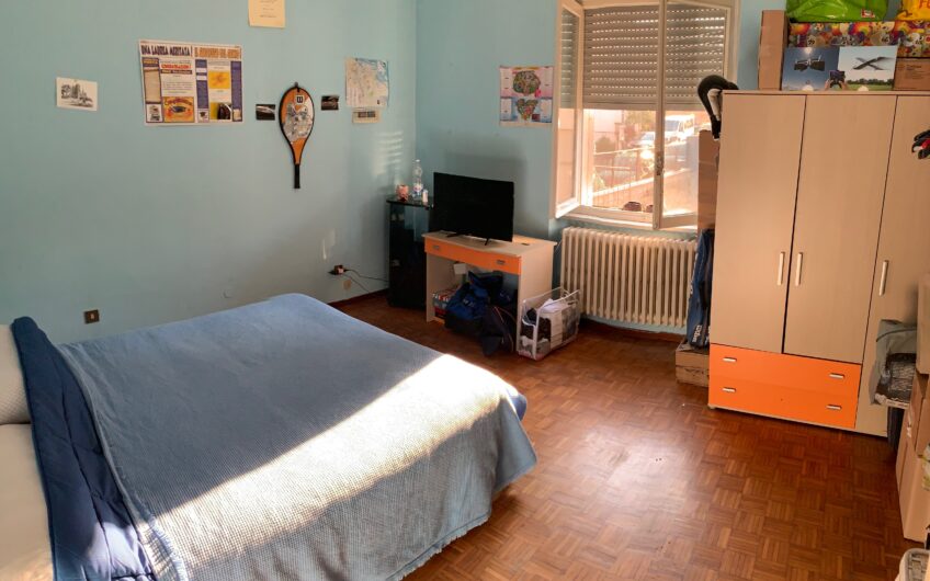 PAVIA VIA OGLIO AFFITTASI AMPIO TRILOCALE CON 2 STANZE SEPARATE EURO 650 MESE SOLO STUDENTI