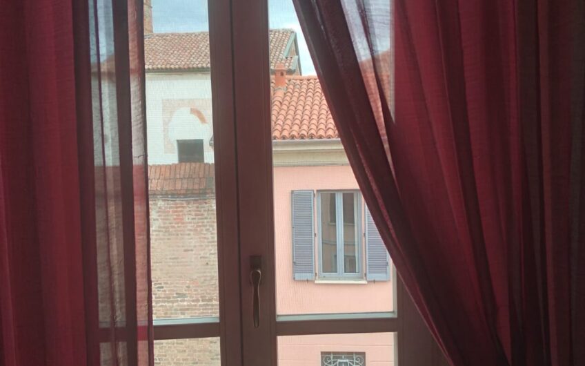 PAVIA VIA LANGOSCO AFFITTASI 3 LOCALI + SERVIZI RISTRUTTURATO  E ARREDATO EURO 800 MESE