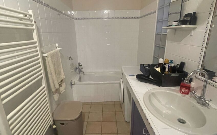 PAVIA VIA LANGOSCO AFFITTASI 3 LOCALI + SERVIZI RISTRUTTURATO  E ARREDATO EURO 800 MESE