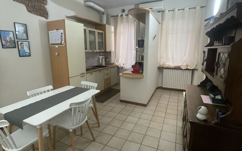 PAVIA VIA LANGOSCO AFFITTASI 3 LOCALI + SERVIZI RISTRUTTURATO  E ARREDATO EURO 800 MESE