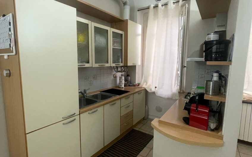 PAVIA VIA LANGOSCO AFFITTASI 3 LOCALI + SERVIZI RISTRUTTURATO  E ARREDATO EURO 800 MESE