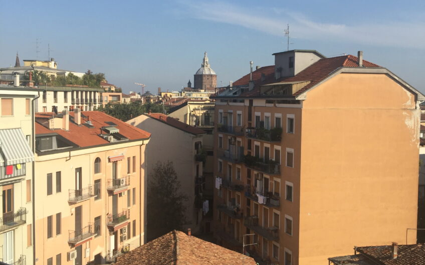 PAVIA STAZIONE PIAZZA GUIDI APPARTAMENTO RISTRUTTURATO DI 5 LOCALI + 2 SERVIZI, TERRAZZO, EURO 450.000