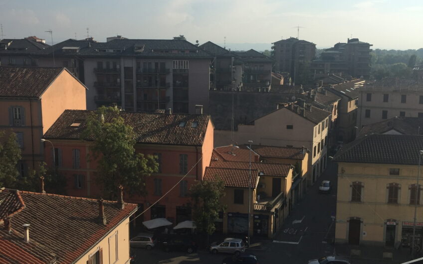 PAVIA STAZIONE PIAZZA GUIDI APPARTAMENTO RISTRUTTURATO DI 5 LOCALI + 2 SERVIZI, TERRAZZO, EURO 450.000