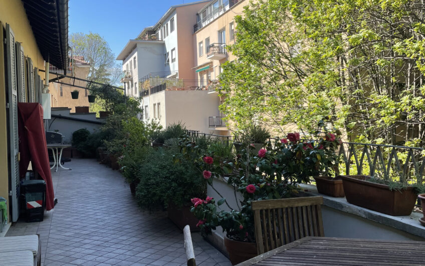 PIAZZA CASTELLO ATTICO CON TERRAZZO 4 LOCALI + 3 SERVIZI 250 MQ TRATTATIVE RISERVATE