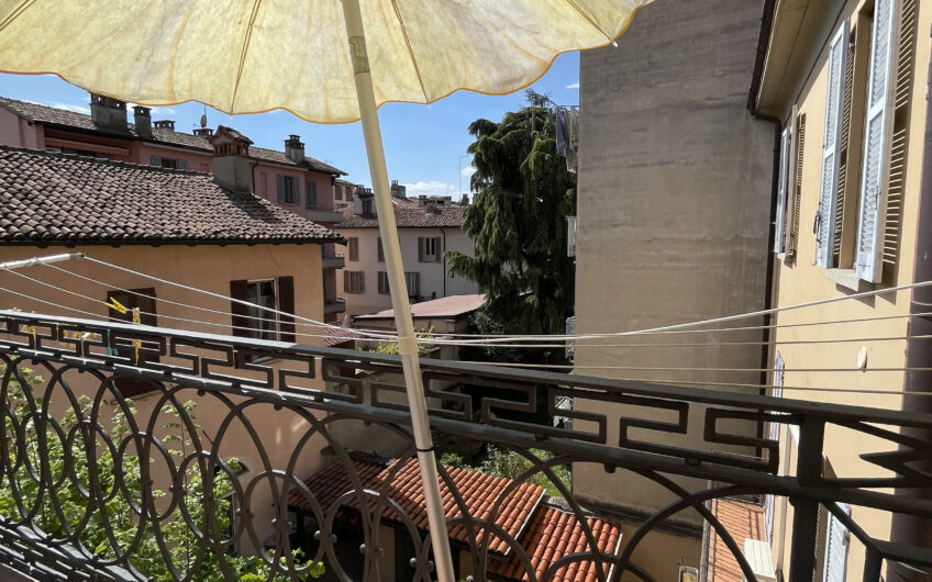 PIAZZA CASTELLO ATTICO CON TERRAZZO 4 LOCALI + 3 SERVIZI 250 MQ TRATTATIVE RISERVATE