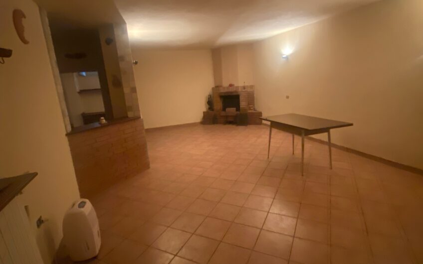 TRAVACO’ SICCOMARIO SIGNORILE VILLETTA A SCHIERA DI TESTA  DI AMPIA METRATURA MQ 210 SU 3 LIVELLI EURO 295.000