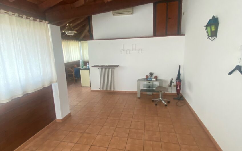 TRAVACO’ SICCOMARIO SIGNORILE VILLETTA A SCHIERA DI TESTA  DI AMPIA METRATURA MQ 210 SU 3 LIVELLI EURO 295.000
