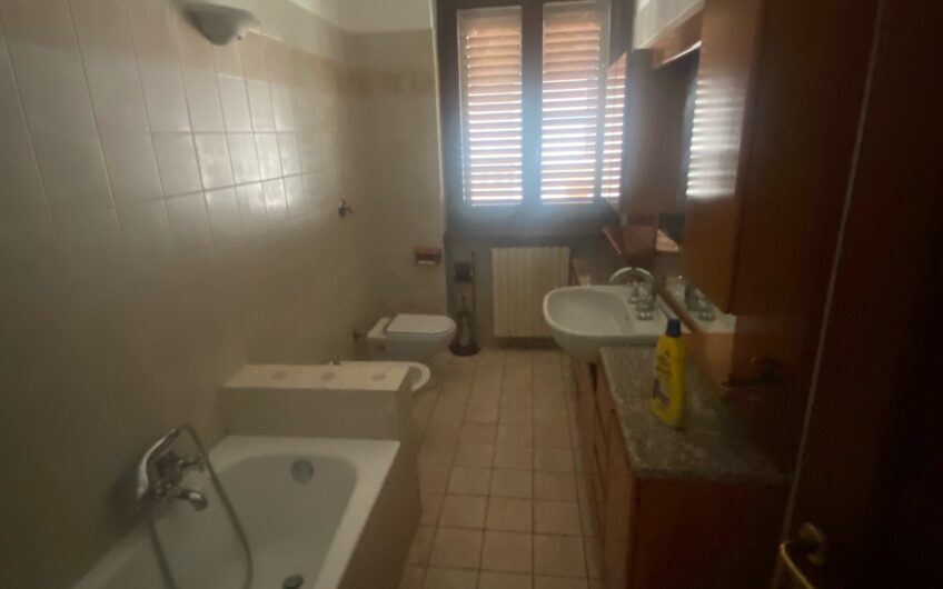 TRAVACO’ SICCOMARIO SIGNORILE VILLETTA A SCHIERA DI TESTA  DI AMPIA METRATURA MQ 210 SU 3 LIVELLI EURO 295.000