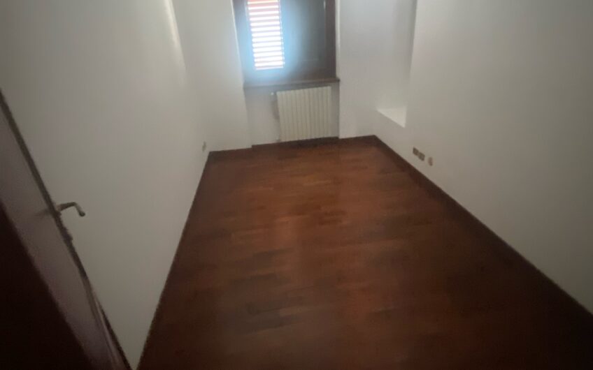 TRAVACO’ SICCOMARIO SIGNORILE VILLETTA A SCHIERA DI TESTA  DI AMPIA METRATURA MQ 210 SU 3 LIVELLI EURO 295.000