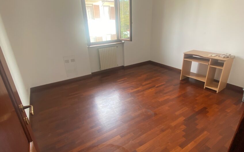 TRAVACO’ SICCOMARIO SIGNORILE VILLETTA A SCHIERA DI TESTA  DI AMPIA METRATURA MQ 210 SU 3 LIVELLI EURO 295.000