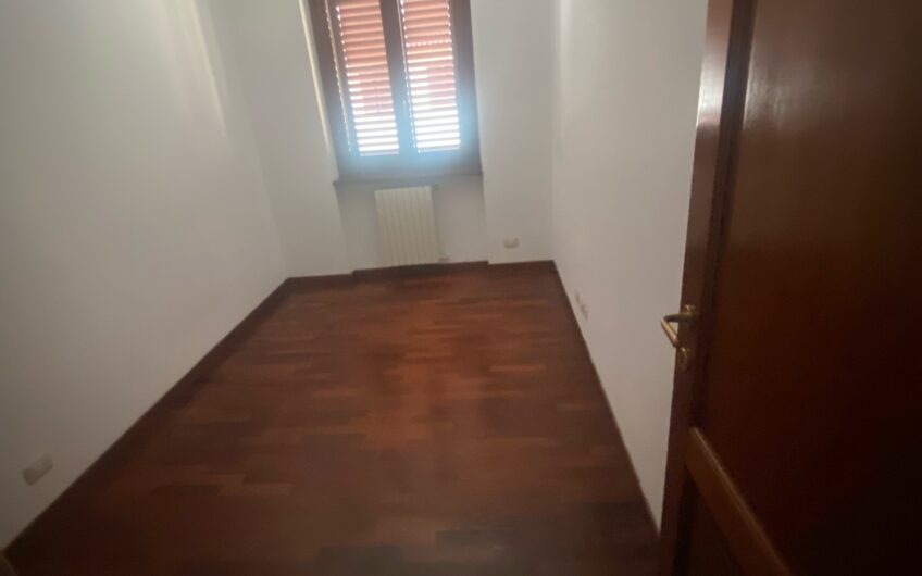 TRAVACO’ SICCOMARIO SIGNORILE VILLETTA A SCHIERA DI TESTA  DI AMPIA METRATURA MQ 210 SU 3 LIVELLI EURO 295.000