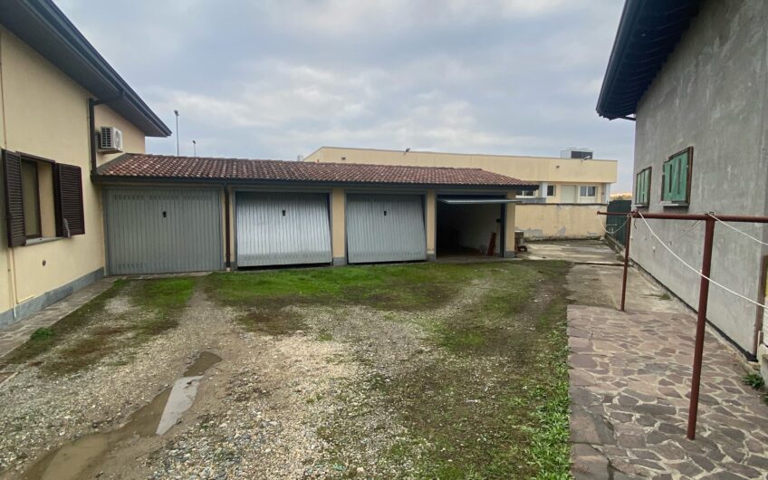CAVBA MANARA VIA TURATI 3 LOCALI + SERVIZI, CANTINA E BOX, OCCUPATO, EURO 85.000