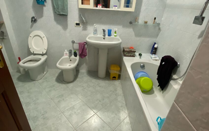 CAVBA MANARA VIA TURATI 3 LOCALI + SERVIZI, CANTINA E BOX, OCCUPATO, EURO 85.000