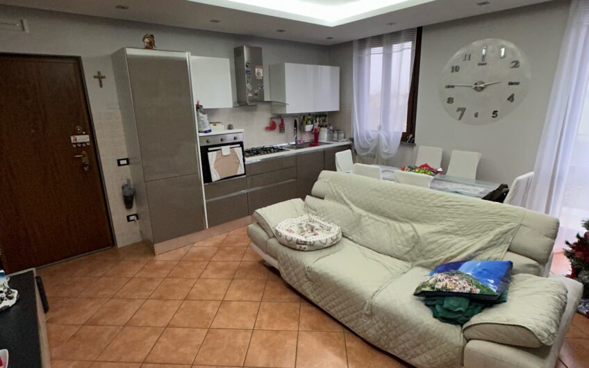ALBUZZANO VIA PAVESI AMPIO APPARTAMENTO ARREDATO DI 140 MQ CON MANSARDA CANTINA E BOX EURO 150.000