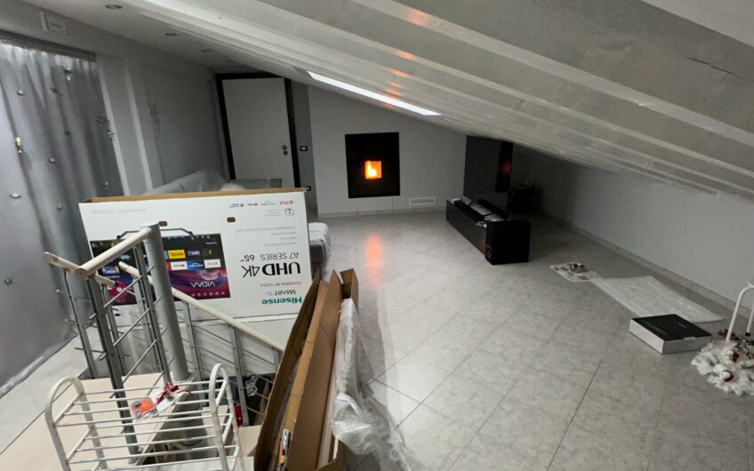 ALBUZZANO VIA PAVESI AMPIO APPARTAMENTO ARREDATO DI 140 MQ CON MANSARDA CANTINA E BOX EURO 150.000
