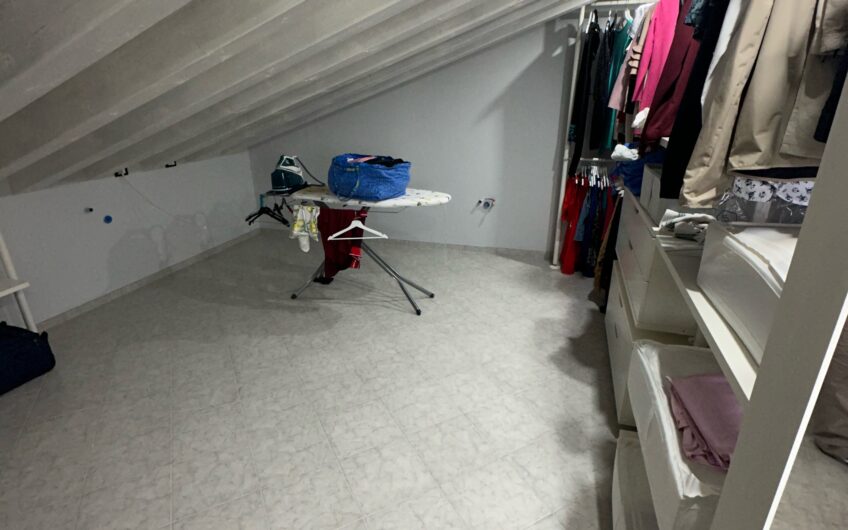 ALBUZZANO VIA PAVESI AMPIO APPARTAMENTO ARREDATO DI 140 MQ CON MANSARDA CANTINA E BOX EURO 150.000
