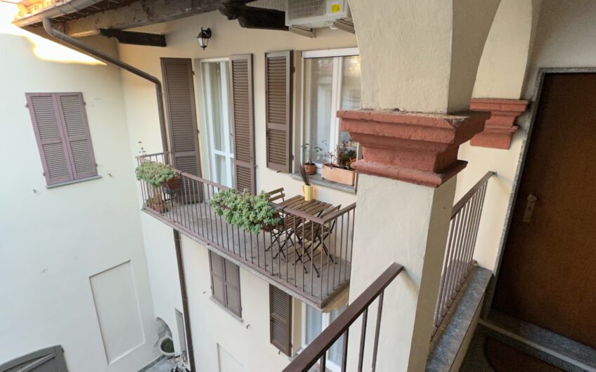PAVIA VIA SANT’ENNODIO PRESTIGIOSO BILOCALE RISTRUTTURATO E ARREDATO CON POSS. BOX . EURO 250.000