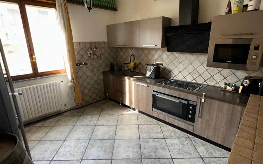 PAVIA VIALE CAMPARI APPARTAMENTO RISTRUTTURATO DI 130 MQ DI 3 LOCALI + 2 SERVIZI, CANTINA E BOX EURO 230.000
