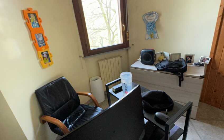 PAVIA VIALE CAMPARI APPARTAMENTO RISTRUTTURATO DI 130 MQ DI 3 LOCALI + 2 SERVIZI, CANTINA E BOX EURO 230.000