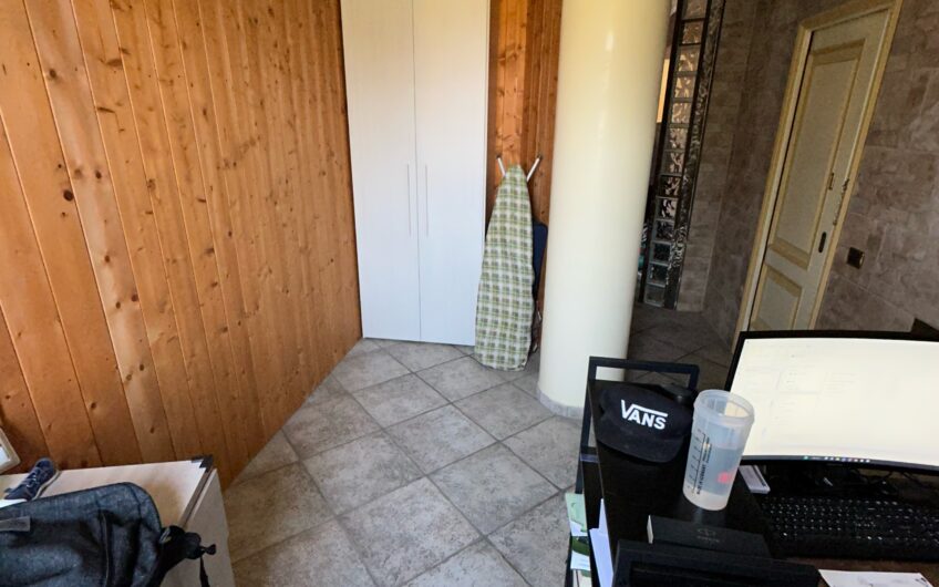PAVIA VIALE CAMPARI APPARTAMENTO RISTRUTTURATO DI 130 MQ DI 3 LOCALI + 2 SERVIZI, CANTINA E BOX EURO 230.000