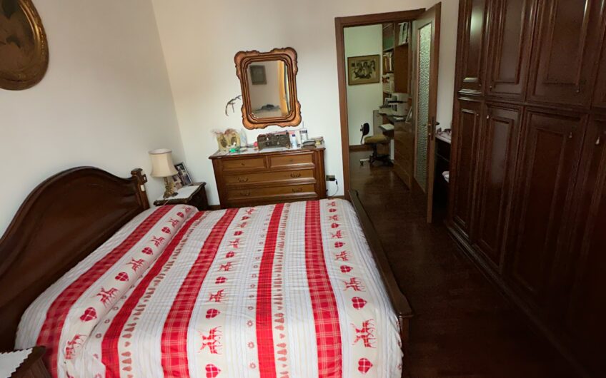 PAVIA VIA FERRINI CASA SEMINDIPENDENTE CON NEGOZIO 100 MQ PIANO TERRA , CANTINA 50 MQ E APPARTAMENTO 100 MQ PIANO 1° – EURO 230.000