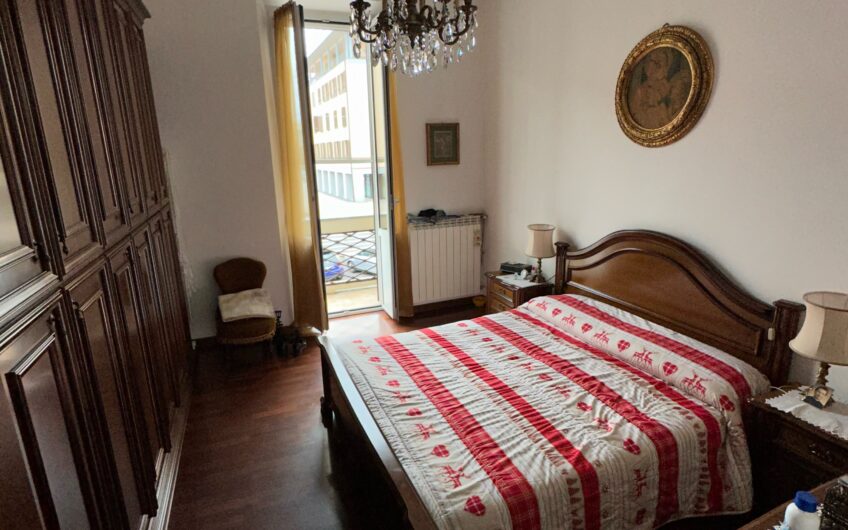 PAVIA VIA FERRINI CASA SEMINDIPENDENTE CON NEGOZIO 100 MQ PIANO TERRA , CANTINA 50 MQ E APPARTAMENTO 100 MQ PIANO 1° – EURO 230.000