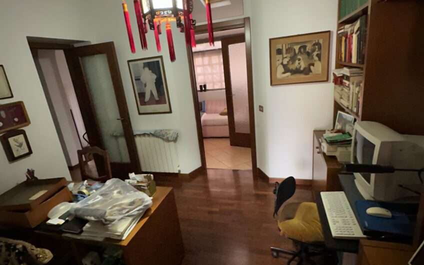 PAVIA VIA FERRINI CASA SEMINDIPENDENTE CON NEGOZIO 100 MQ PIANO TERRA , CANTINA 50 MQ E APPARTAMENTO 100 MQ PIANO 1° – EURO 230.000