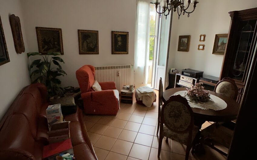 PAVIA VIA FERRINI CASA SEMINDIPENDENTE CON NEGOZIO 100 MQ PIANO TERRA , CANTINA 50 MQ E APPARTAMENTO 100 MQ PIANO 1° – EURO 230.000