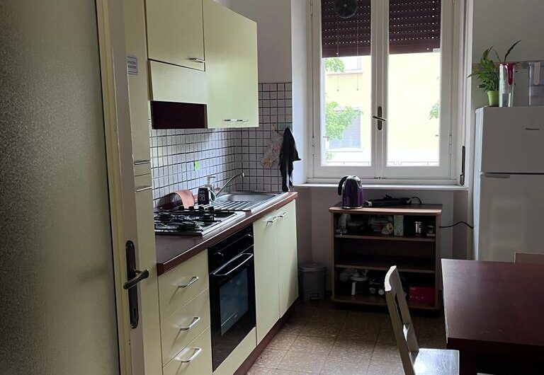PAVIA CITTA’ GIARDINO VIA BORDONCINA APPARTAMENTO IN BUONO STATO, CON 3 CAMERE SEPARATE , CUCINA ABITABILE E SERVIZIO, BALCONE, ARREDATO, CANTINA, RISCALDAMENTO AUTONOMO, AFFITTATO A 3 STUDENTI A EURO 720 MESE OTTIMO INVESTIMENTO A EURO 108.000