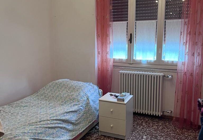 PAVIA CITTA’ GIARDINO VIA BORDONCINA APPARTAMENTO IN BUONO STATO, CON 3 CAMERE SEPARATE , CUCINA ABITABILE E SERVIZIO, BALCONE, ARREDATO, CANTINA, RISCALDAMENTO AUTONOMO, AFFITTATO A 3 STUDENTI A EURO 720 MESE OTTIMO INVESTIMENTO A EURO 108.000