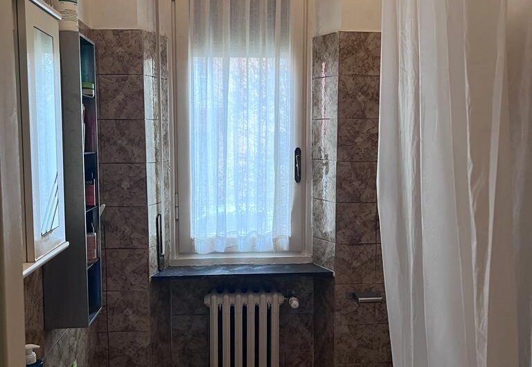 PAVIA CITTA’ GIARDINO VIA BORDONCINA APPARTAMENTO IN BUONO STATO, CON 3 CAMERE SEPARATE , CUCINA ABITABILE E SERVIZIO, BALCONE, ARREDATO, CANTINA, RISCALDAMENTO AUTONOMO, AFFITTATO A 3 STUDENTI A EURO 720 MESE OTTIMO INVESTIMENTO A EURO 108.000