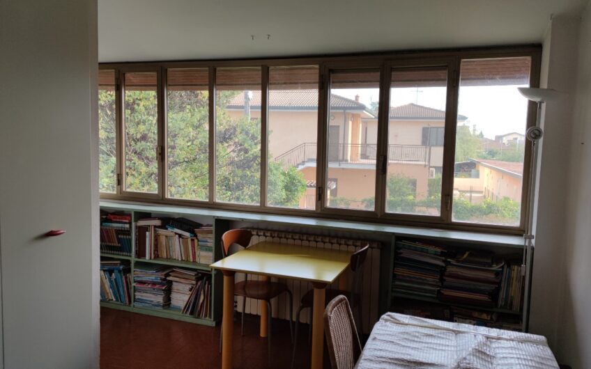 ALBUZZANO VIA PERTINI CASA SEMINDIPENDENTE DI 180 MQ CON PARCO DI MQ 1.600 . EURO 320.000