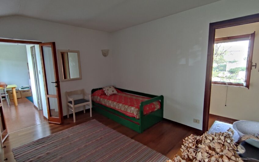 ALBUZZANO VIA PERTINI CASA SEMINDIPENDENTE DI 180 MQ CON PARCO DI MQ 1.600 . EURO 320.000