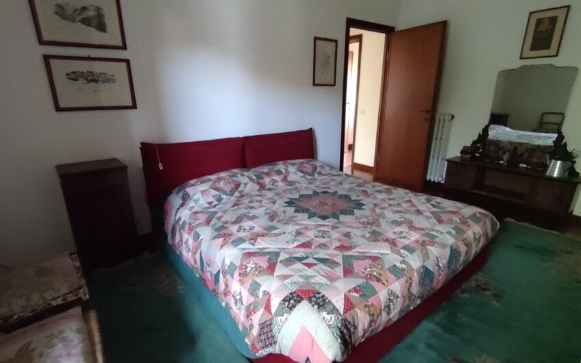 ALBUZZANO VIA PERTINI CASA SEMINDIPENDENTE DI 180 MQ CON PARCO DI MQ 1.600 . EURO 320.000