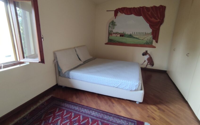 ALBUZZANO VIA PERTINI CASA SEMINDIPENDENTE DI 180 MQ CON PARCO DI MQ 1.600 . EURO 320.000