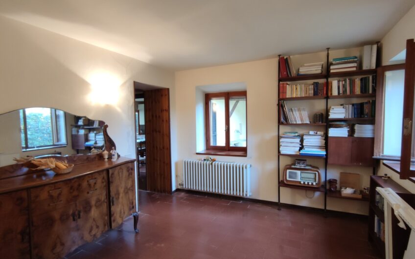 ALBUZZANO VIA PERTINI CASA SEMINDIPENDENTE DI 180 MQ CON PARCO DI MQ 1.600 . EURO 320.000