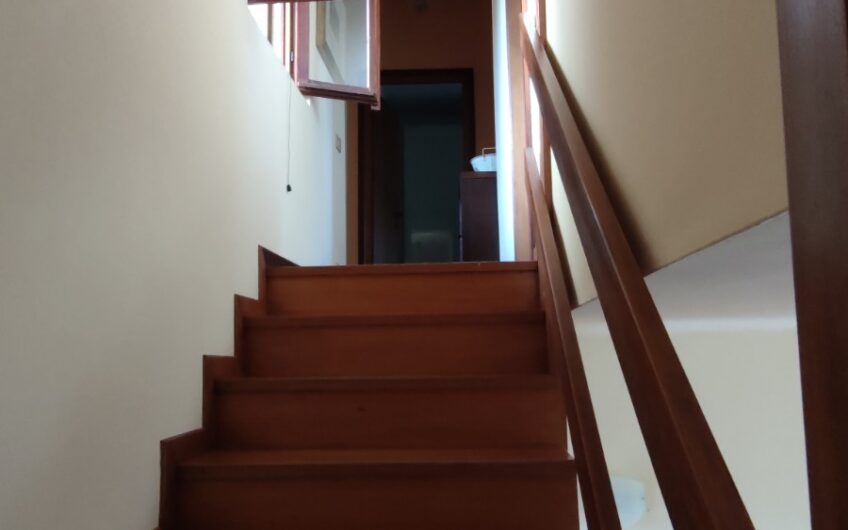 ALBUZZANO VIA PERTINI CASA SEMINDIPENDENTE DI 180 MQ CON PARCO DI MQ 1.600 . EURO 320.000