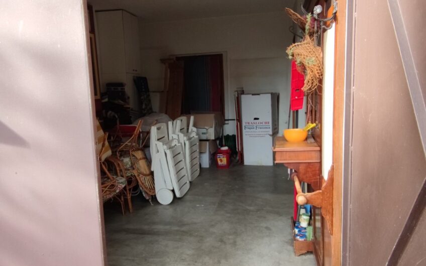ALBUZZANO VIA PERTINI CASA SEMINDIPENDENTE DI 180 MQ CON PARCO DI MQ 1.600 . EURO 320.000