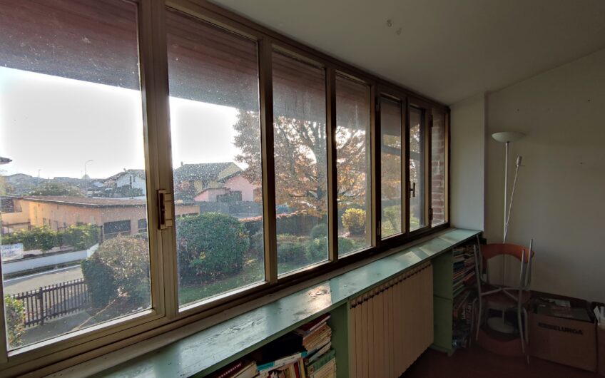 ALBUZZANO VIA PERTINI CASA SEMINDIPENDENTE DI 180 MQ CON PARCO DI MQ 1.600 . EURO 320.000