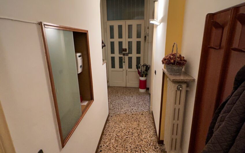 PAVIA VIALE MATTEOTTI APPARTAMENTO 160 MQ CON GIARDINO PRIVATO E BOX EURO 383.877