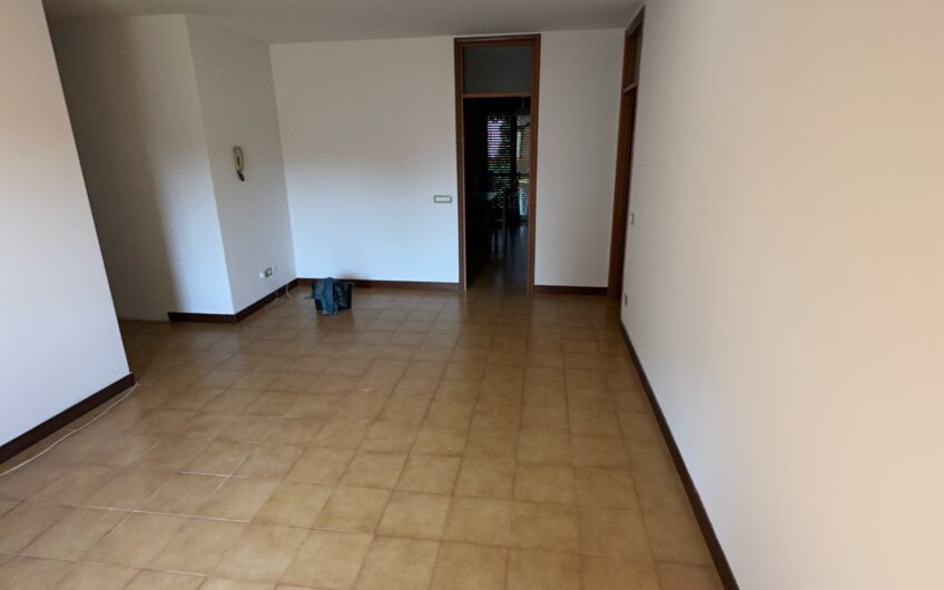 PAVIA VIA SABBIONE SIGNORILE 3 LOCALI + SERVIZI E BOX DOPPIO EURO 160.000