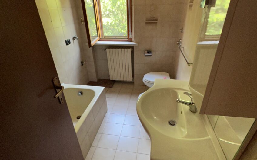 PAVIA VIA SABBIONE SIGNORILE 3 LOCALI + SERVIZI E BOX DOPPIO EURO 160.000