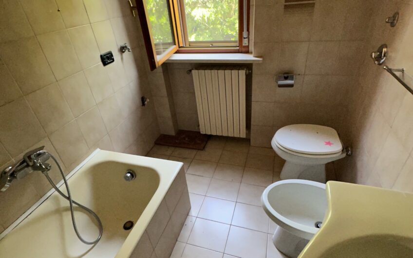 PAVIA VIA SABBIONE SIGNORILE 3 LOCALI + SERVIZI E BOX DOPPIO EURO 160.000