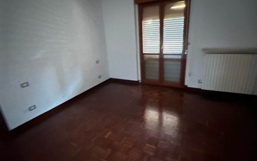PAVIA VIA SABBIONE SIGNORILE 3 LOCALI + SERVIZI E BOX DOPPIO EURO 160.000