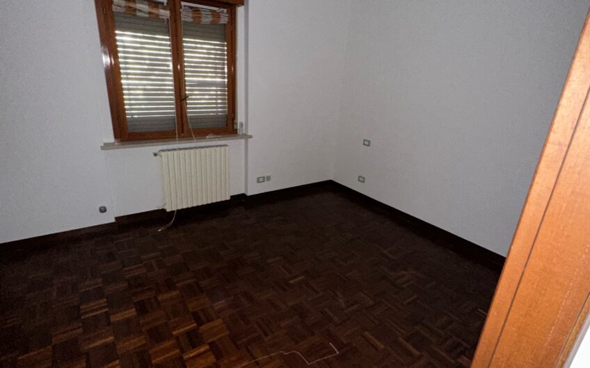 PAVIA VIA SABBIONE SIGNORILE 3 LOCALI + SERVIZI E BOX DOPPIO EURO 160.000